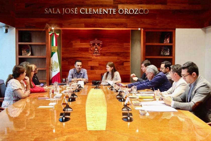Asistentes a la firma